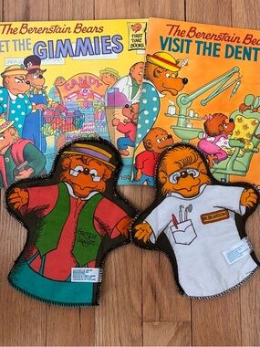 The Berenstain Bears, 2 FIRST TIME BOOKS, Softcover, with 2 Hand Puppets, 1980s